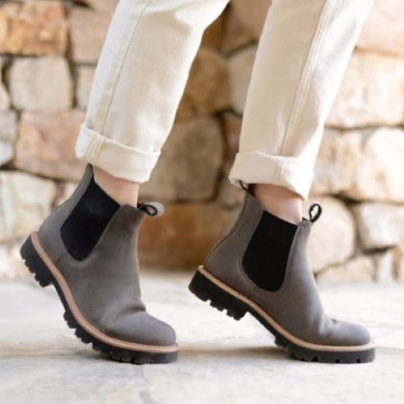 Nisolo Women’s Carmen Lug Chelsea Boot in Gray EUC